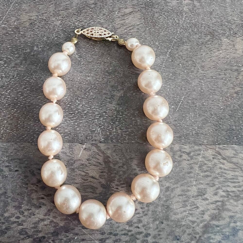 Vintage Cream Faux Pearl Costume Jewelry Bracelet with Gold Tone Box Clasp